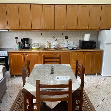 Gjirokastër Artur'S Apartment מראה חיצוני תמונה