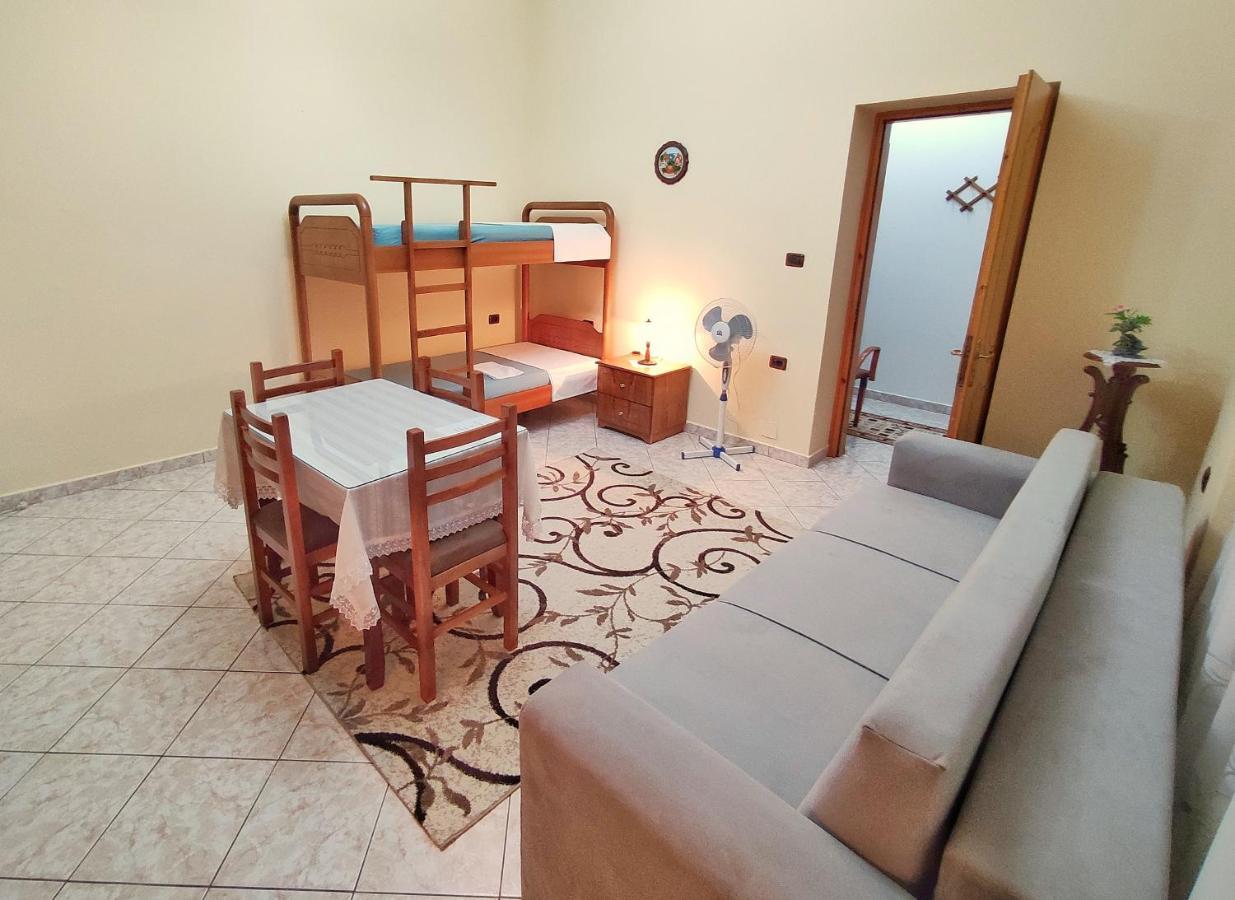 Gjirokastër Artur'S Apartment מראה חיצוני תמונה